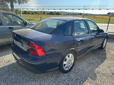 Opel Vectra 2.0i 16V cat 5 porte CD 100 (7)
