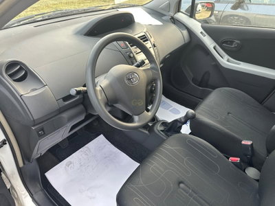 Toyota Yaris 1.0 5 porte Sol (11)
