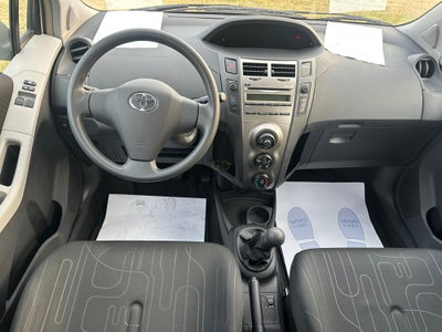 Toyota Yaris 1.0 5 porte Sol (14)