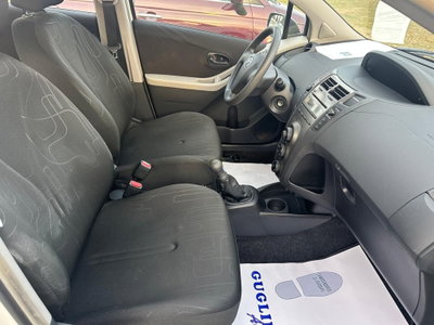 Toyota Yaris 1.0 5 porte Sol (15)