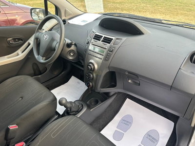 Toyota Yaris 1.0 5 porte Sol (16)