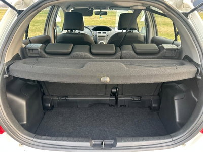 Toyota Yaris 1.0 5 porte Sol (8)