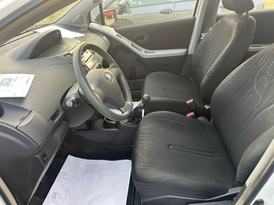 Toyota Yaris 1.0 5 porte Sol (9)