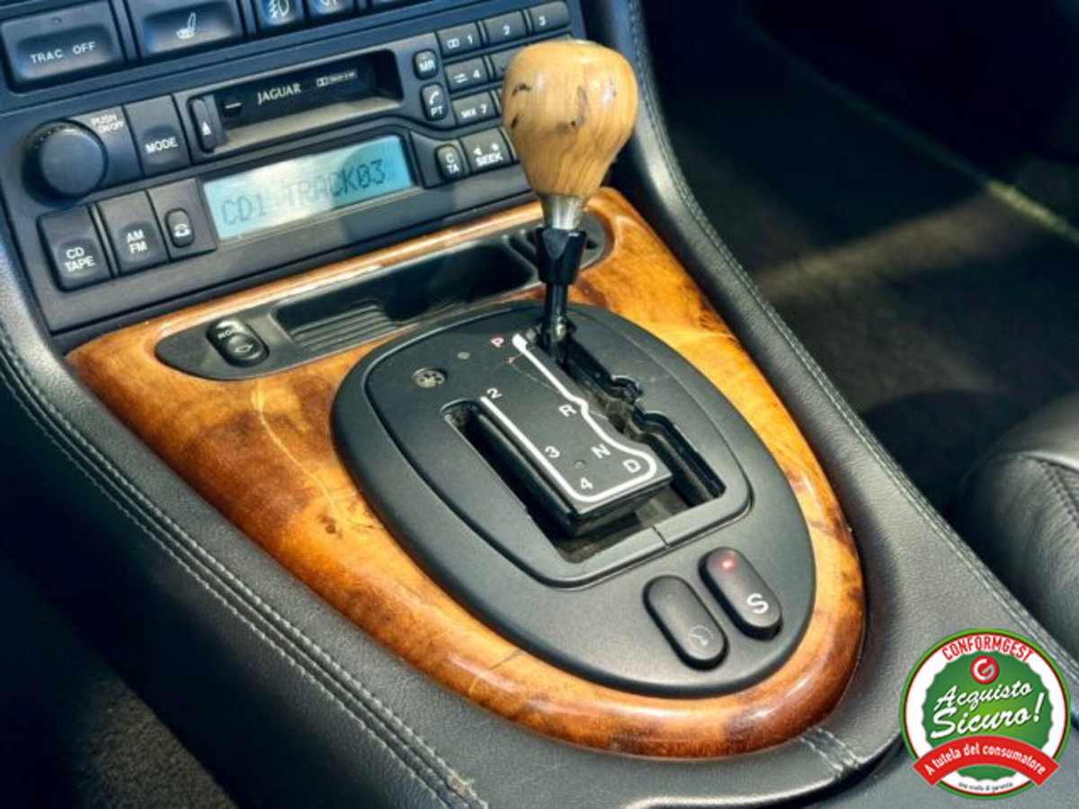 Jaguar XKR 4.0 Convertibile (18)