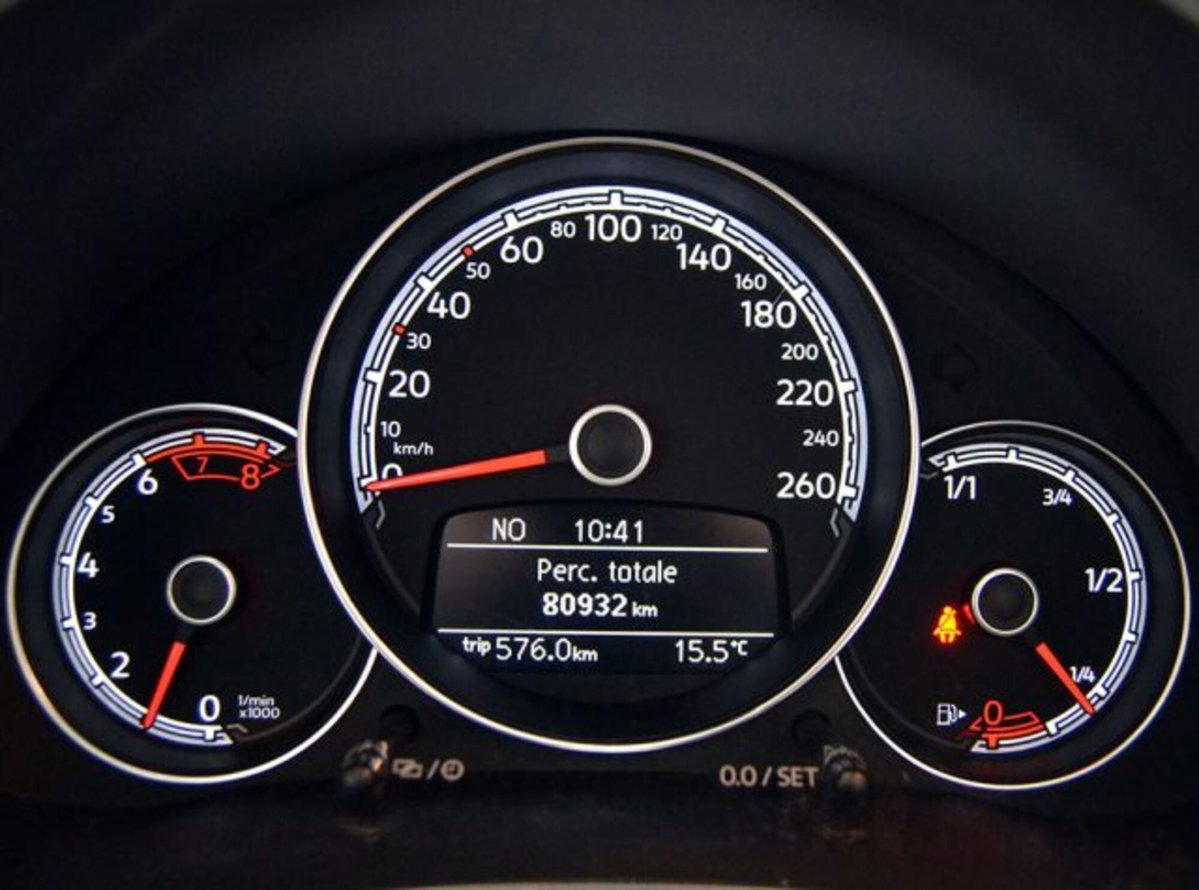 Volkswagen Maggiolino Cabrio 1.2 TSI Design (10)