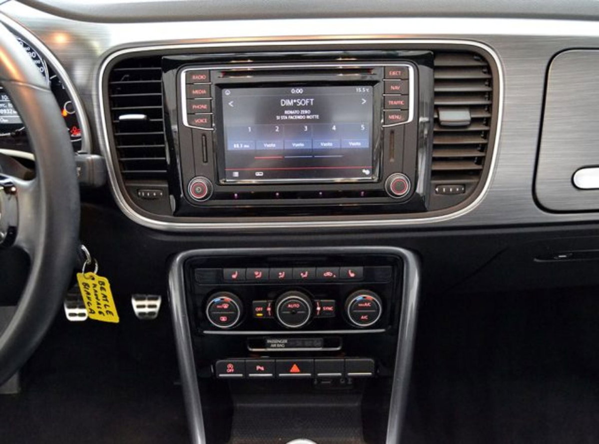 Volkswagen Maggiolino Cabrio 1.2 TSI Design (6)