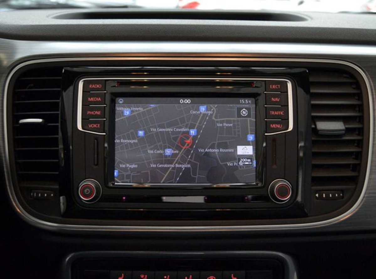 Volkswagen Maggiolino Cabrio 1.2 TSI Design (7)
