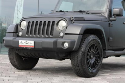 Jeep Wrangler Unlimited 2.8 CRD DPF Sahara Auto (12)