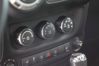 Jeep Wrangler Unlimited 2.8 CRD DPF Sahara Auto (16)