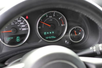 Jeep Wrangler Unlimited 2.8 CRD DPF Sahara Auto (17)