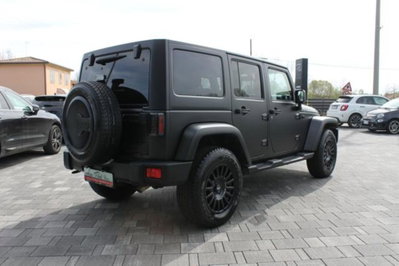 Jeep Wrangler Unlimited 2.8 CRD DPF Sahara Auto (4)