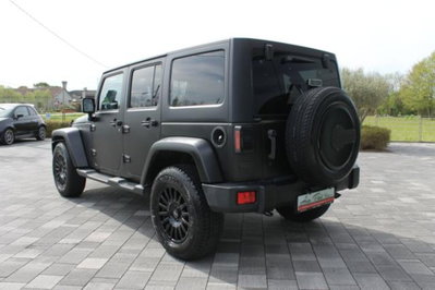 Jeep Wrangler Unlimited 2.8 CRD DPF Sahara Auto (5)