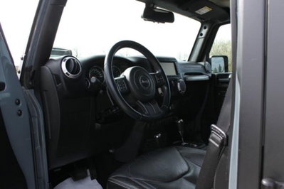 Jeep Wrangler Unlimited 2.8 CRD DPF Sahara Auto (6)