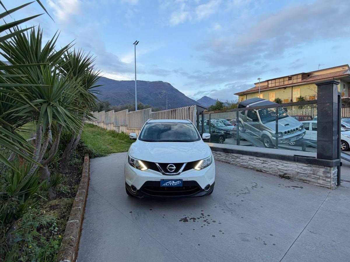 Nissan Qashqai 1.6 dCi 2WD Tekna (2)