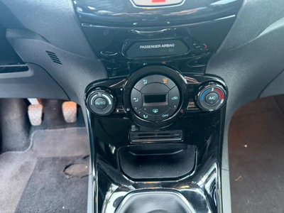 Ford Fiesta 1.5 TDCi 75CV 5 porte Titanium (17)