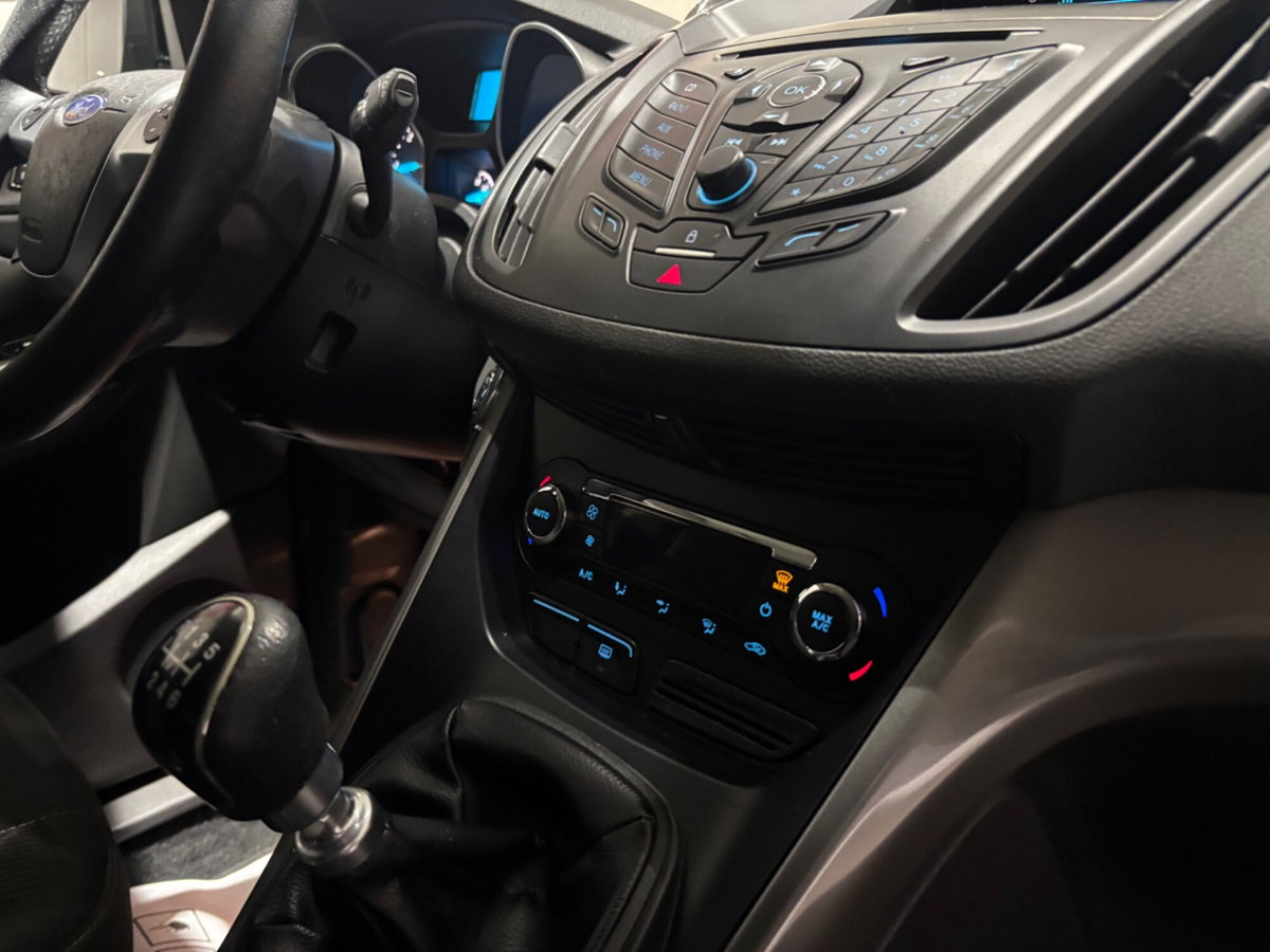 Ford Kuga 2.0 TDCI 115 CV 2WD Titanium (11)