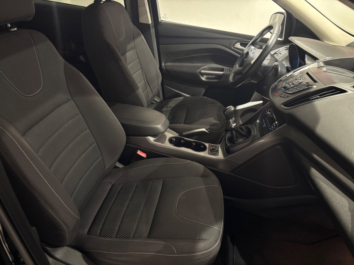 Ford Kuga 2.0 TDCI 115 CV 2WD Titanium (12)