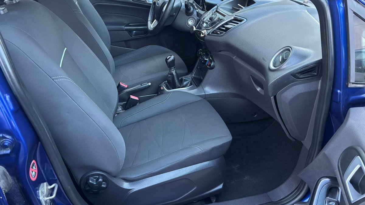 Ford Fiesta Plus 1.5 TDCi 75CV 5 porte (10)