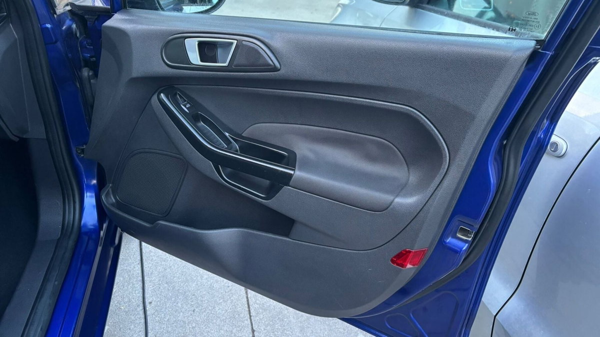 Ford Fiesta Plus 1.5 TDCi 75CV 5 porte (12)