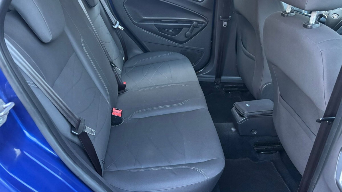 Ford Fiesta Plus 1.5 TDCi 75CV 5 porte (15)