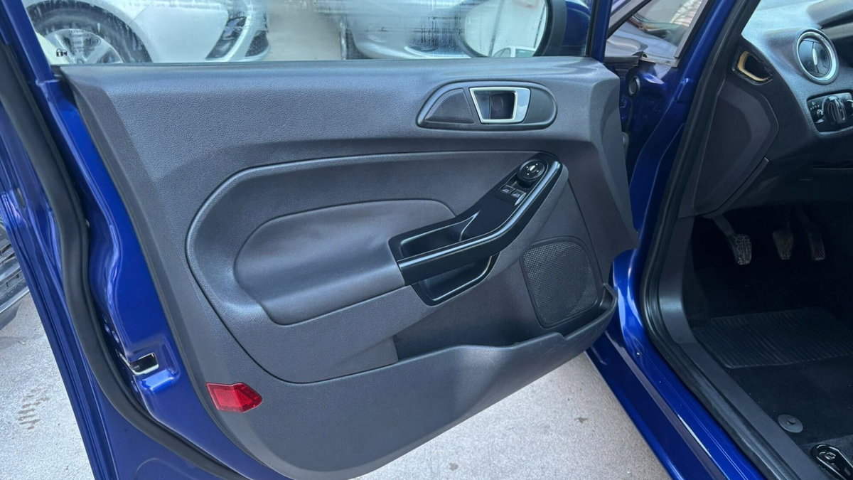 Ford Fiesta Plus 1.5 TDCi 75CV 5 porte (2)