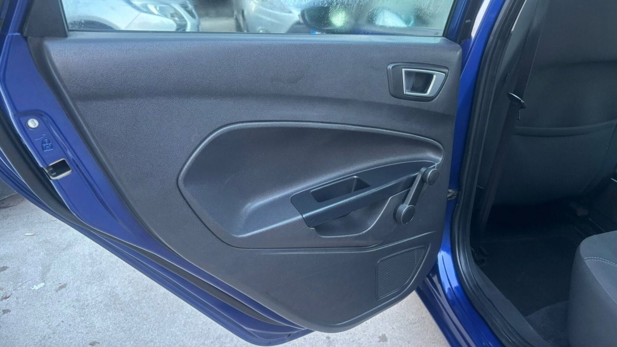 Ford Fiesta Plus 1.5 TDCi 75CV 5 porte (4)