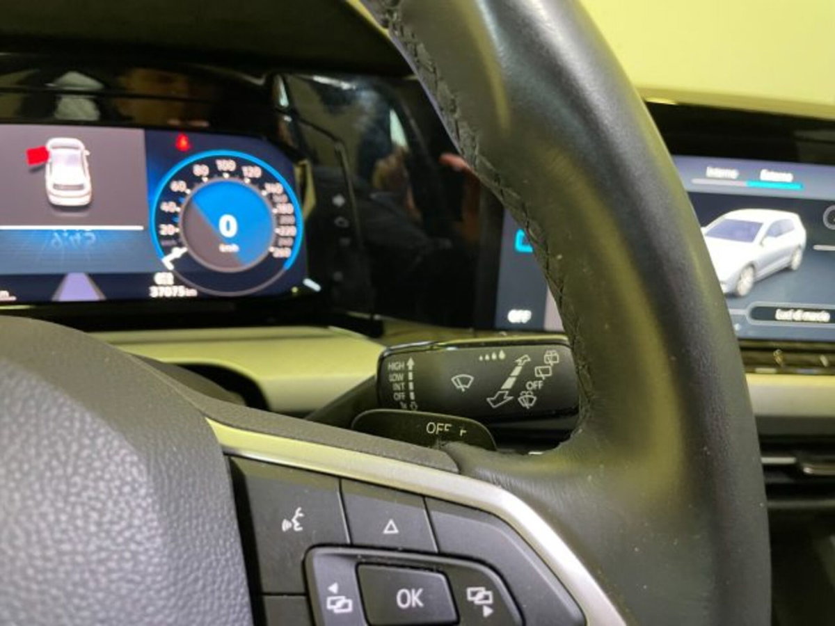 Volkswagen Golf Variant 1.0 eTSI EVO DSG Life (19)