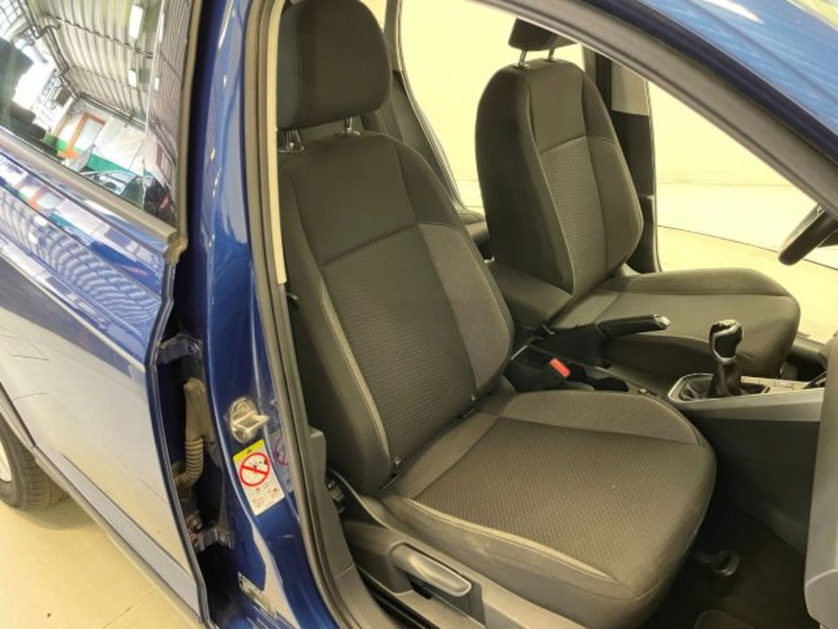 Volkswagen Taigo 1.0 tsi Life 95cv (8)