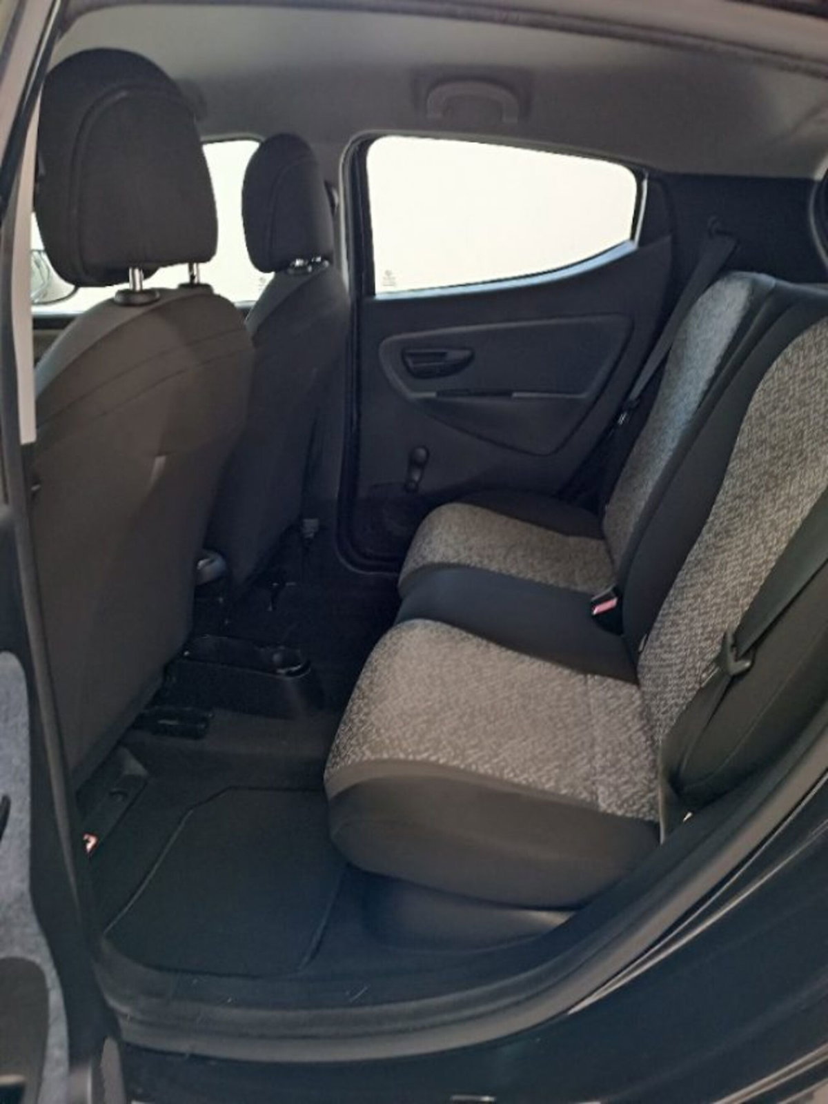 Lancia Ypsilon 1.0 FireFly 5 porte S&S Hybrid Ecochic Gold (15)