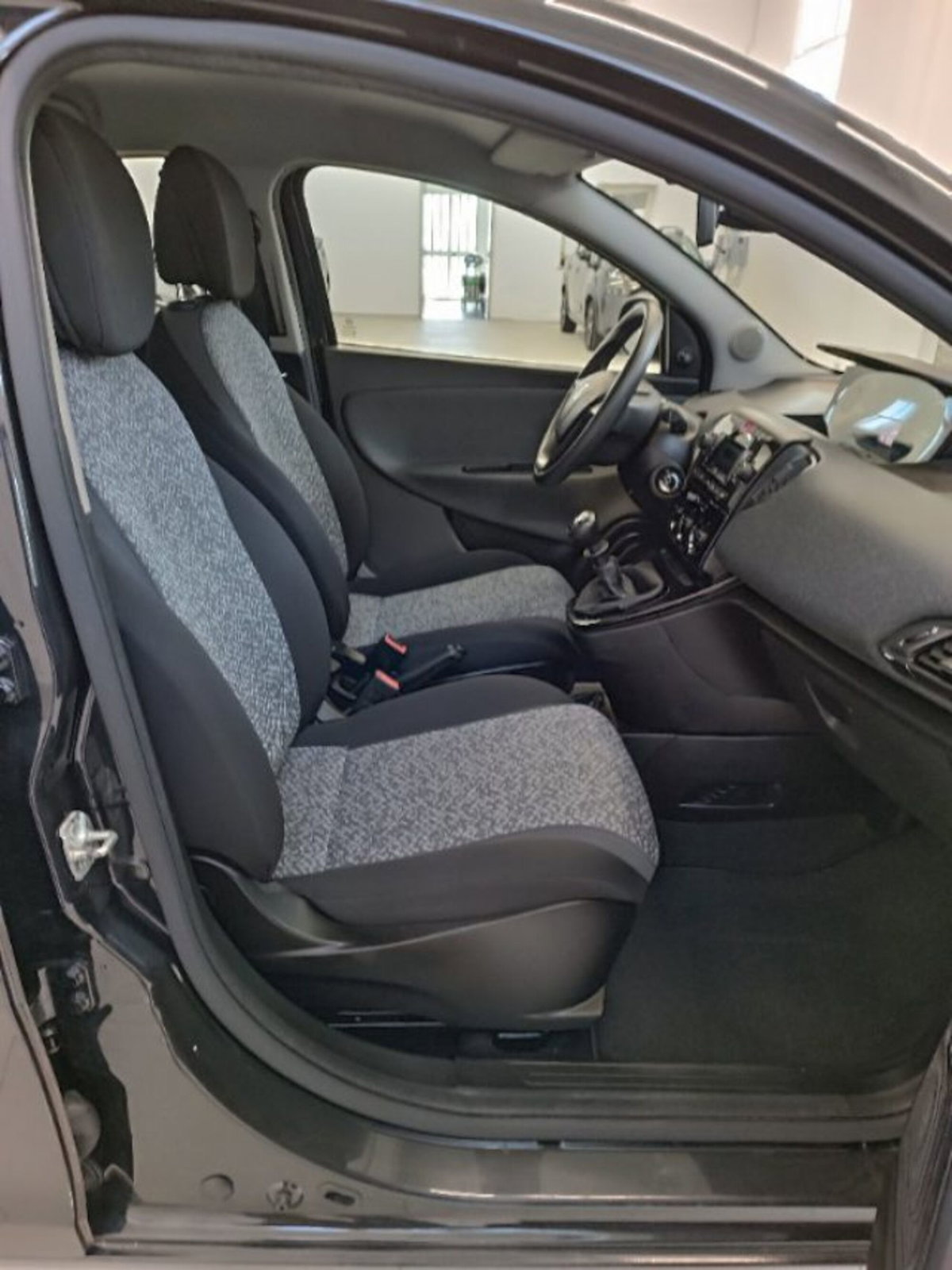 Lancia Ypsilon 1.0 FireFly 5 porte S&S Hybrid Ecochic Gold (17)