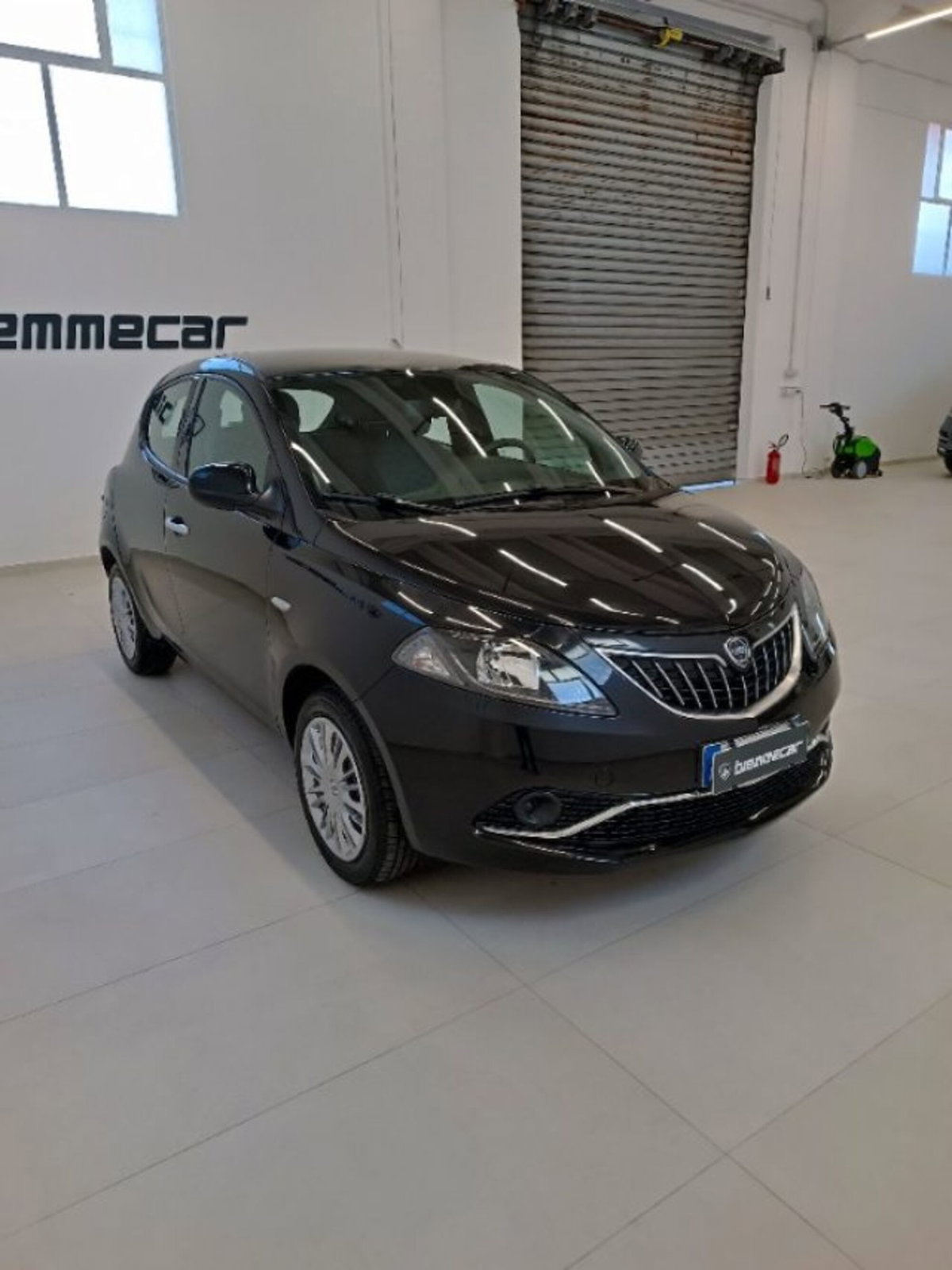 Lancia Ypsilon 1.0 FireFly 5 porte S&S Hybrid Ecochic Gold (2)