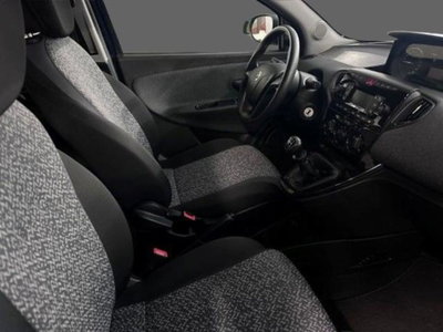 Lancia Ypsilon 1.2 69 CV 5 porte Elefantino Blu (2)