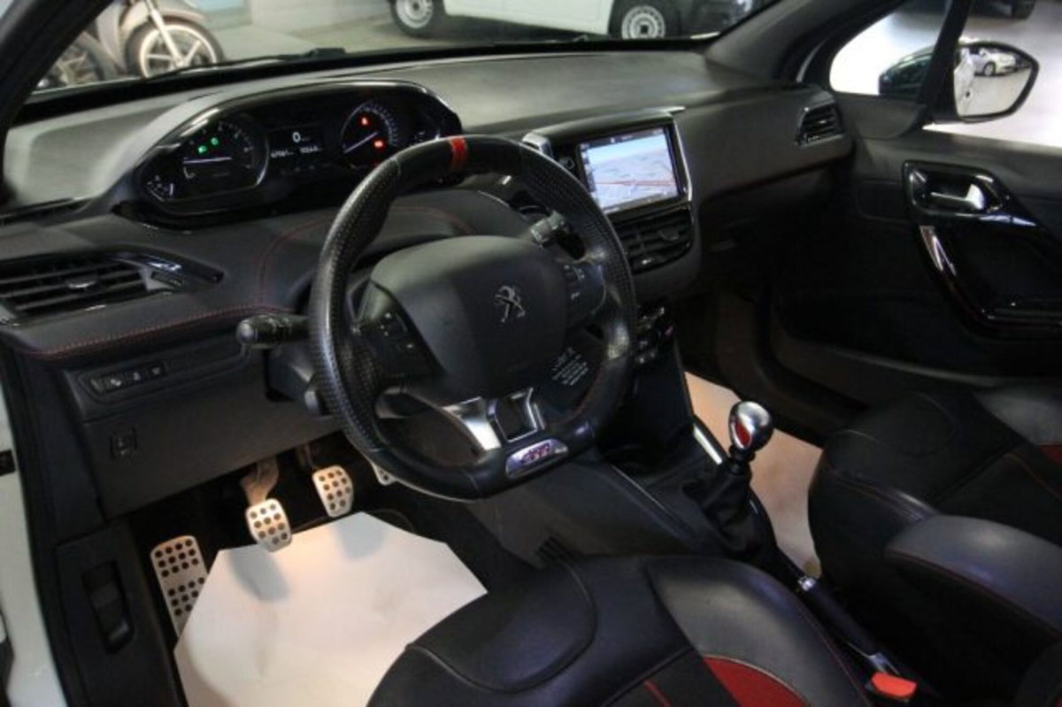 Peugeot 208 208 S&S 3 porte GTi 30th (7)