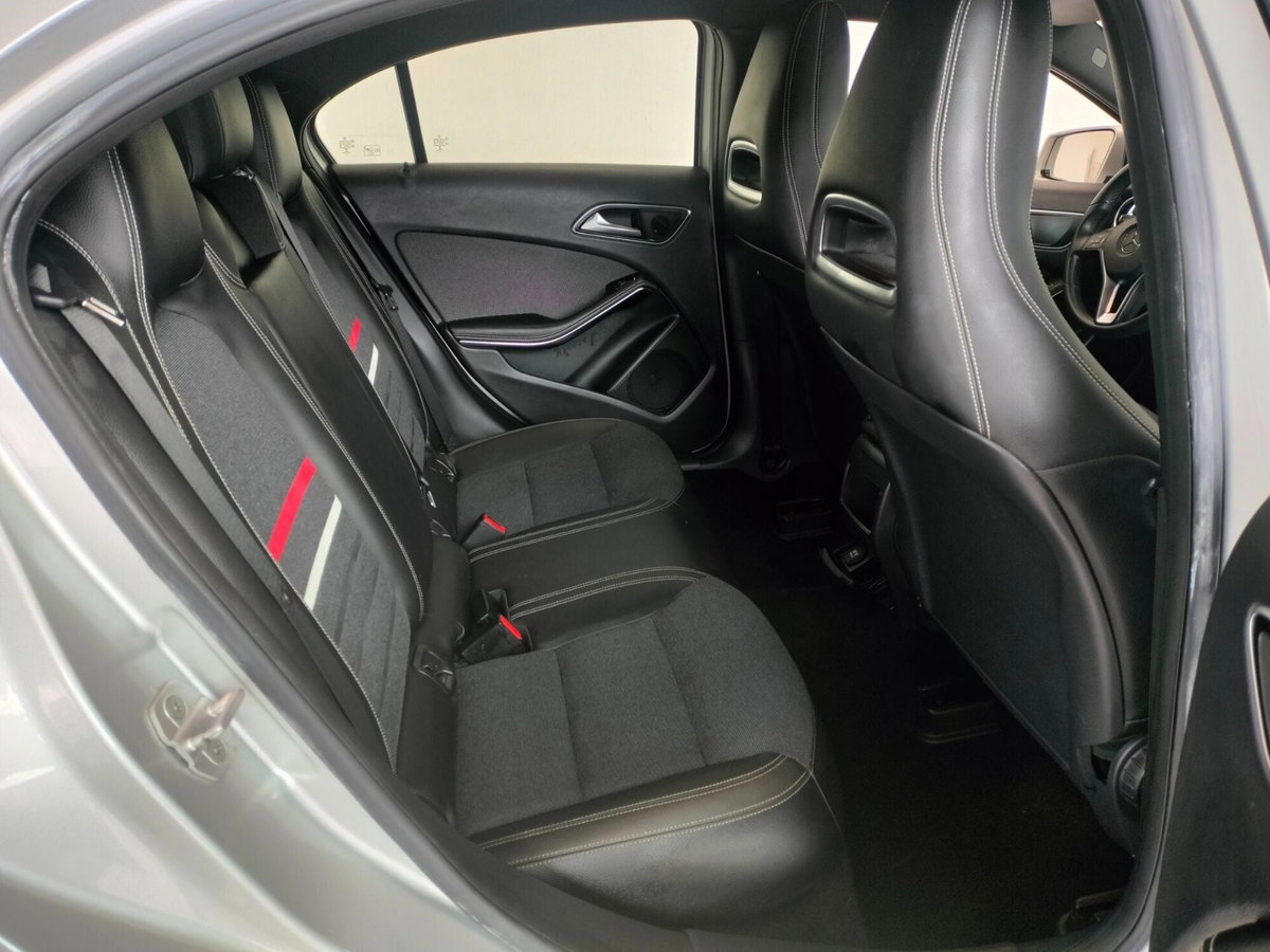 Mercedes-Benz Classe A 180 Sport (12)
