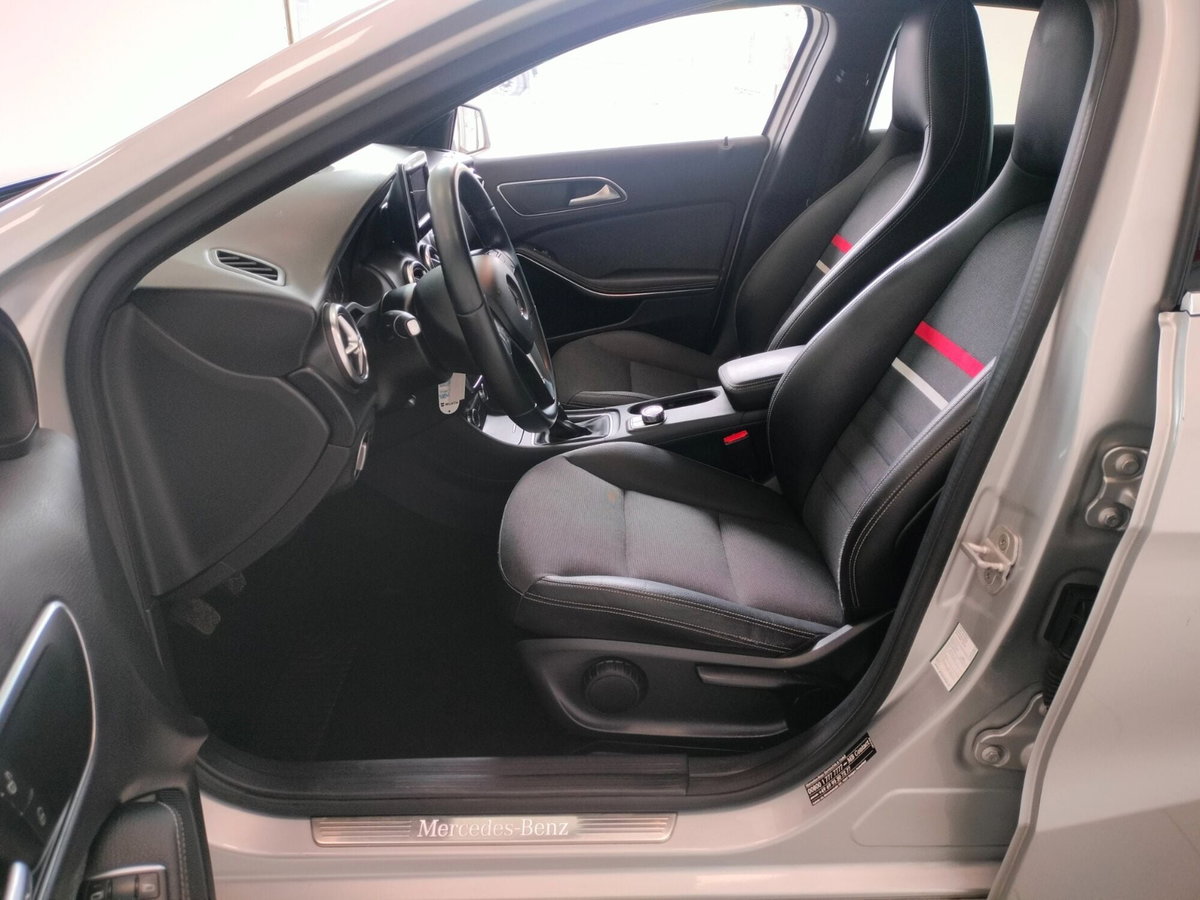 Mercedes-Benz Classe A 180 Sport (10)