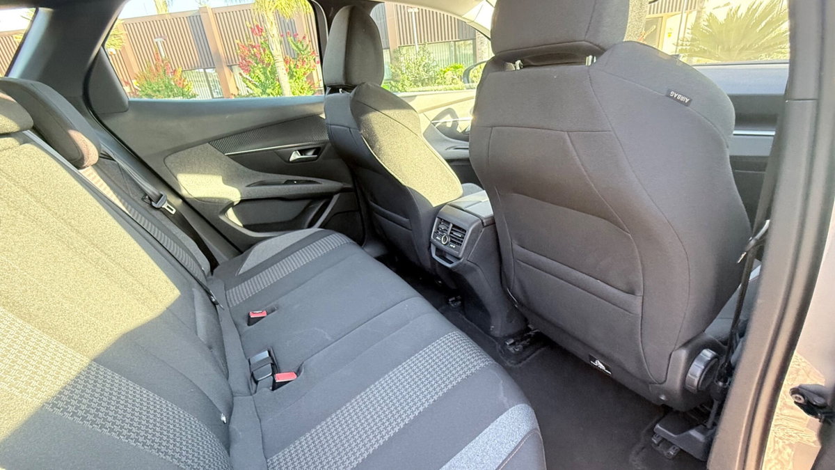 Peugeot 3008 BlueHDi 130 S&S Allure Pack (8)
