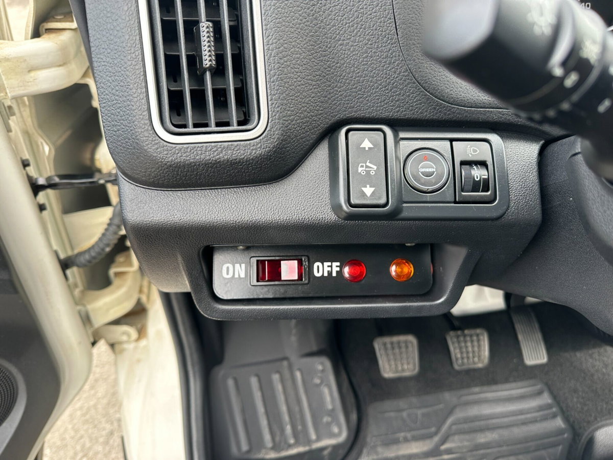 Piaggio Porter Cabinato NP6 LPG long range 3070 chassis Pro (18)