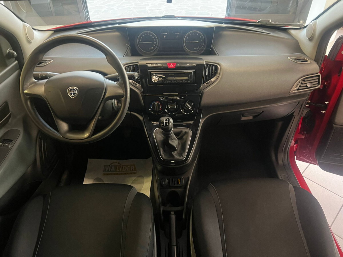 Lancia Ypsilon 1.2 69 CV 5 porte Gold (11)