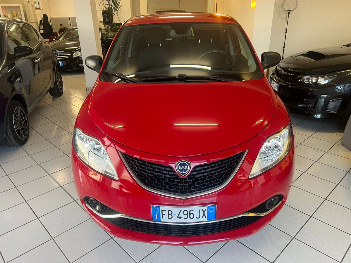 Lancia Ypsilon 1.2 69 CV 5 porte Gold (2)