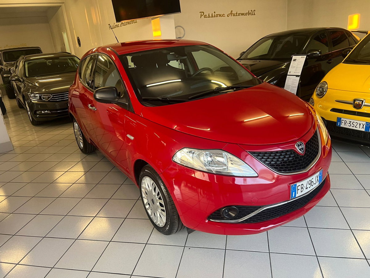Lancia Ypsilon 1.2 69 CV 5 porte Gold (3)