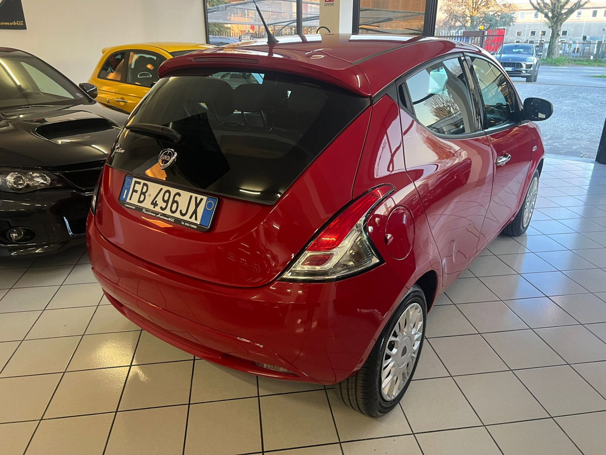 Lancia Ypsilon 1.2 69 CV 5 porte Gold (6)