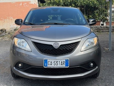 Lancia Ypsilon 1.2 69 CV 5 porte GPL Ecochic Gold (2)