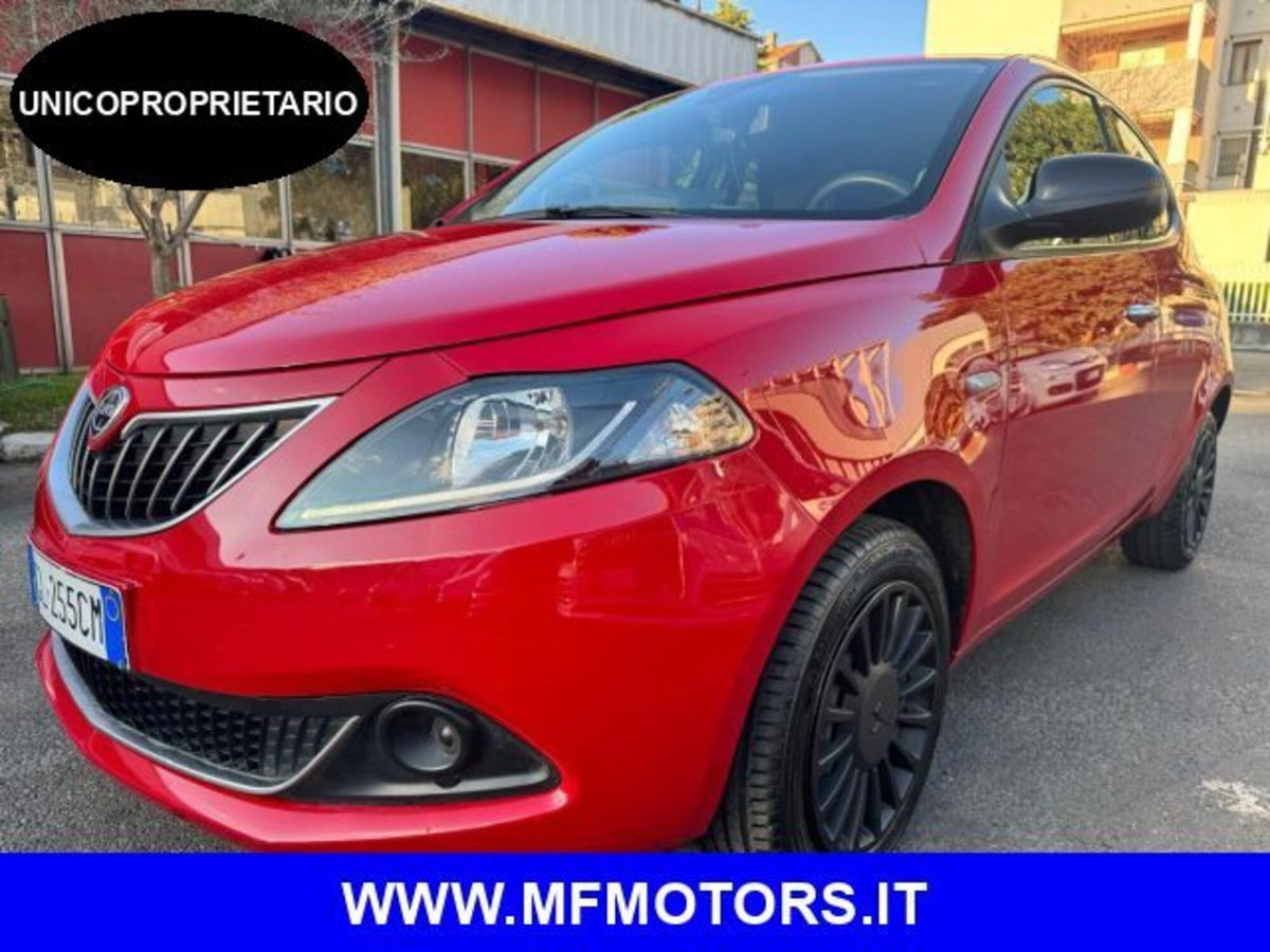 Lancia Ypsilon 1.0 FireFly 5 porte S&S Hybrid Ecochic Silver