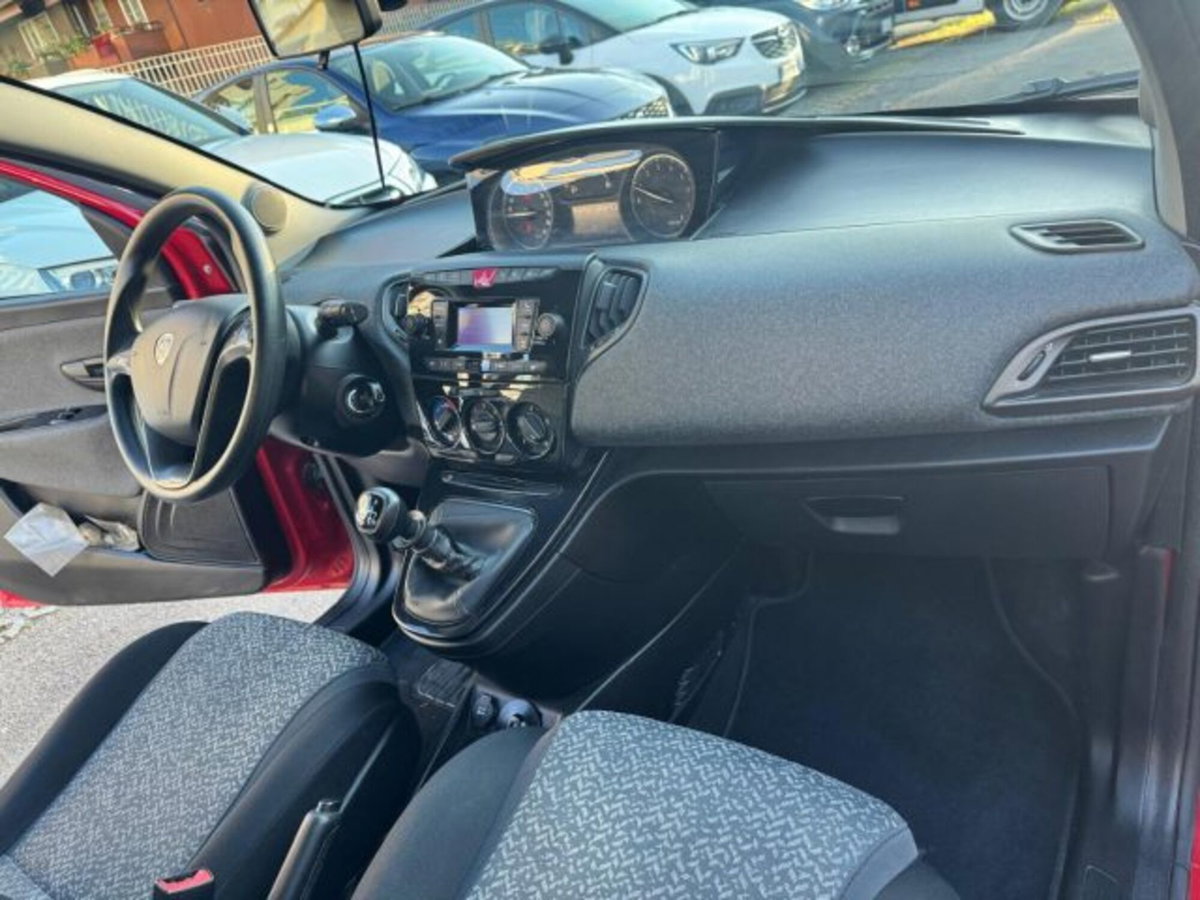 Lancia Ypsilon 1.0 FireFly 5 porte S&S Hybrid Ecochic Silver (10)