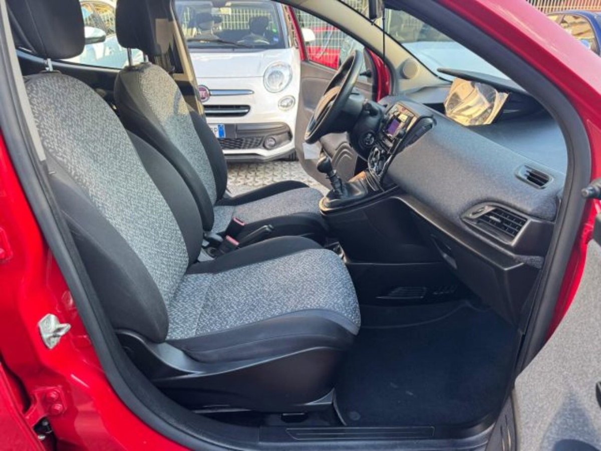Lancia Ypsilon 1.0 FireFly 5 porte S&S Hybrid Ecochic Silver (11)