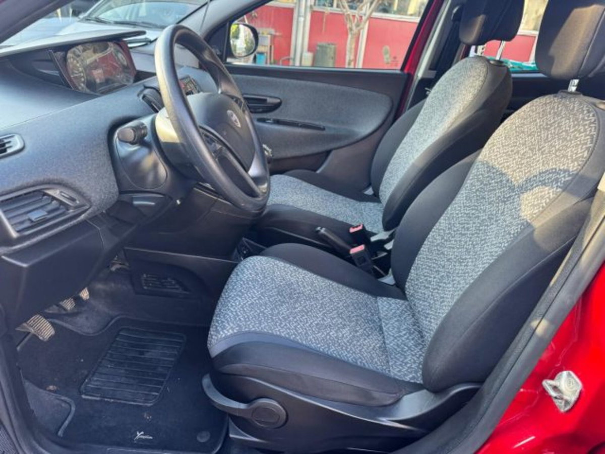 Lancia Ypsilon 1.0 FireFly 5 porte S&S Hybrid Ecochic Silver (17)