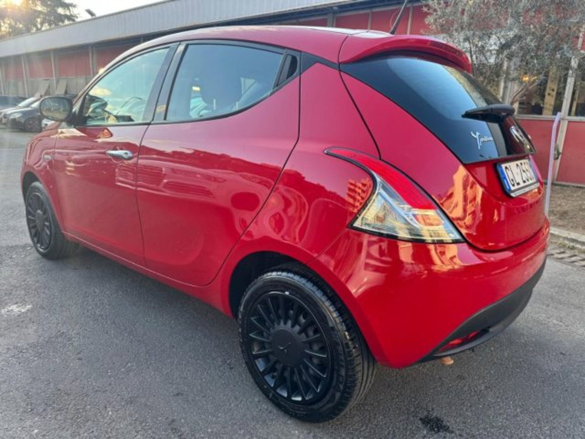 Lancia Ypsilon 1.0 FireFly 5 porte S&S Hybrid Ecochic Silver (5)