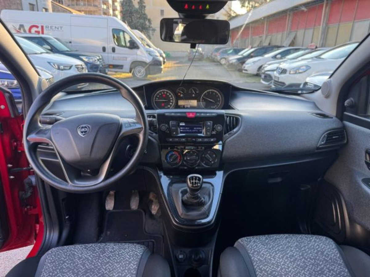 Lancia Ypsilon 1.0 FireFly 5 porte S&S Hybrid Ecochic Silver (8)