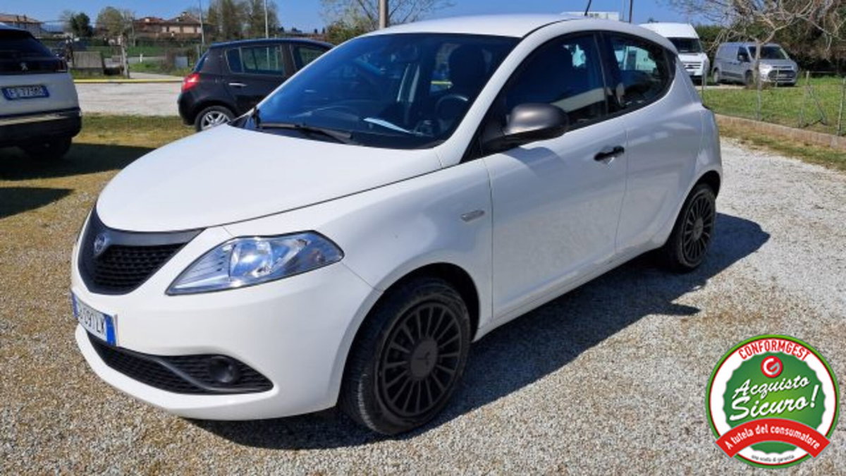 Lancia Ypsilon 1.0 FireFly 5 porte S&S Hybrid Ecochic Silver