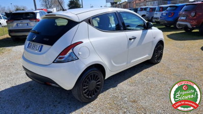 Lancia Ypsilon 1.0 FireFly 5 porte S&S Hybrid Ecochic Silver (2)